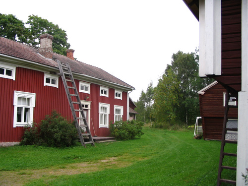 Bondgårdsmuseet Iisakin Jussin Tupa och lånemagasinet i Kosolanmäki