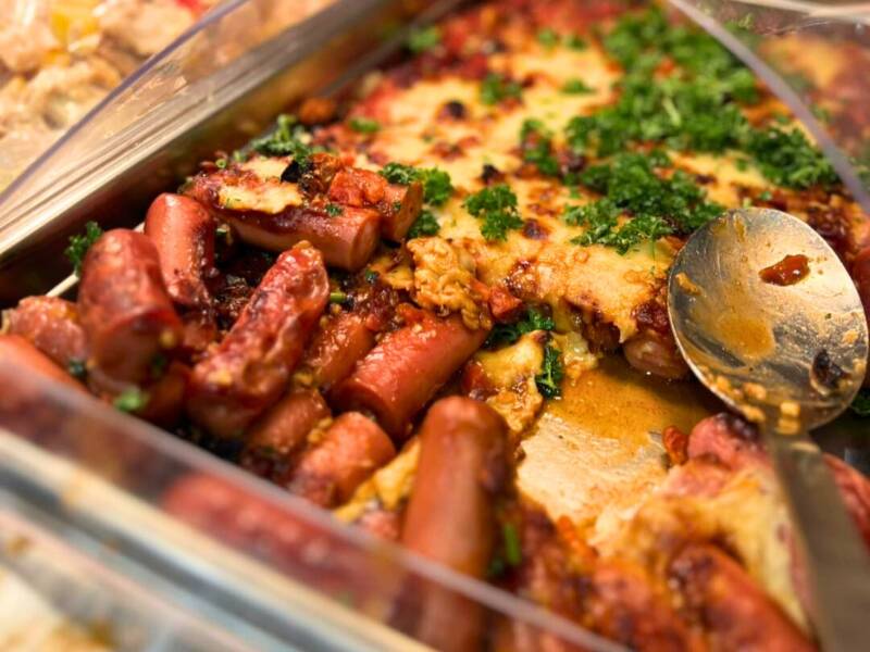 Lounaspöydän antimia.