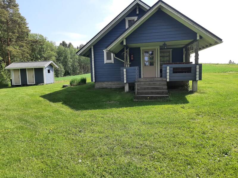 Niemenmökki ulkoa edestä.