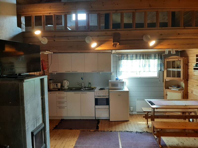 Nimenmökin keittiö.