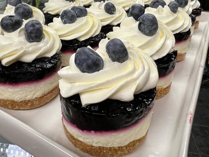 Mustikkajuustokakkuja.