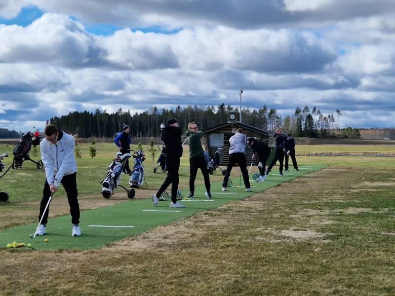 Golffaajia kentällä.