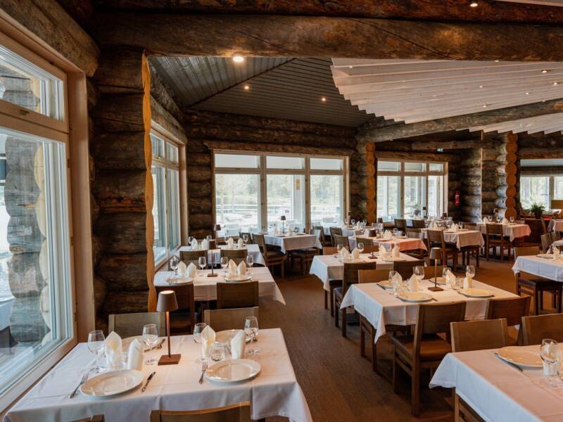 Inside Restaurant Le Lac.