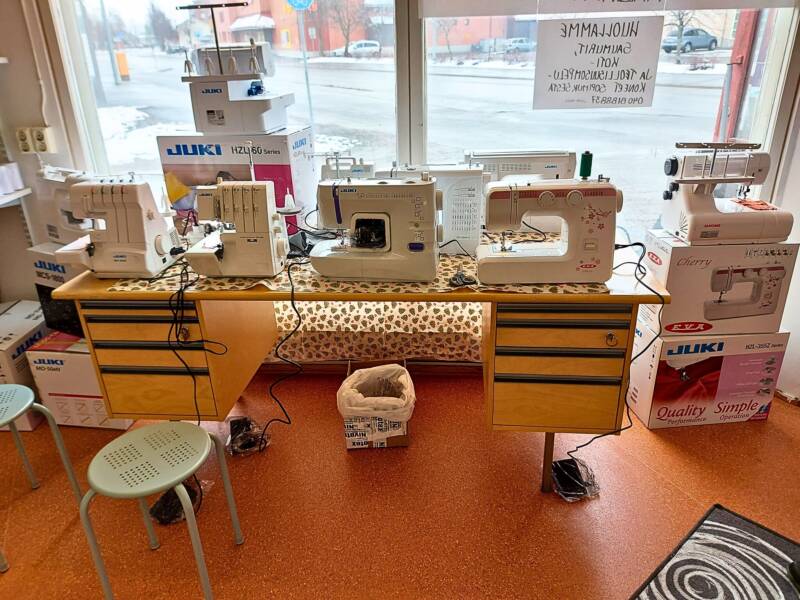 Various sewing machines.