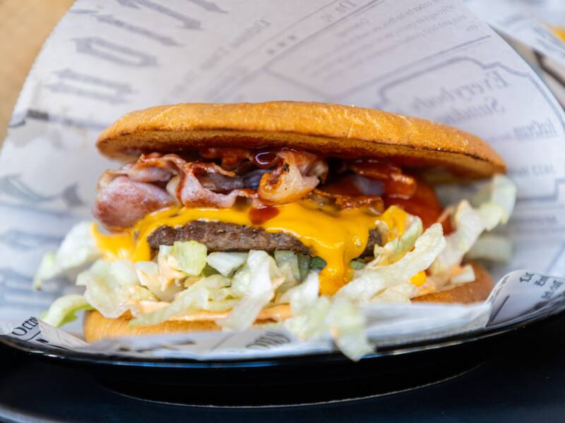 Kahvila Jusa burgeri.