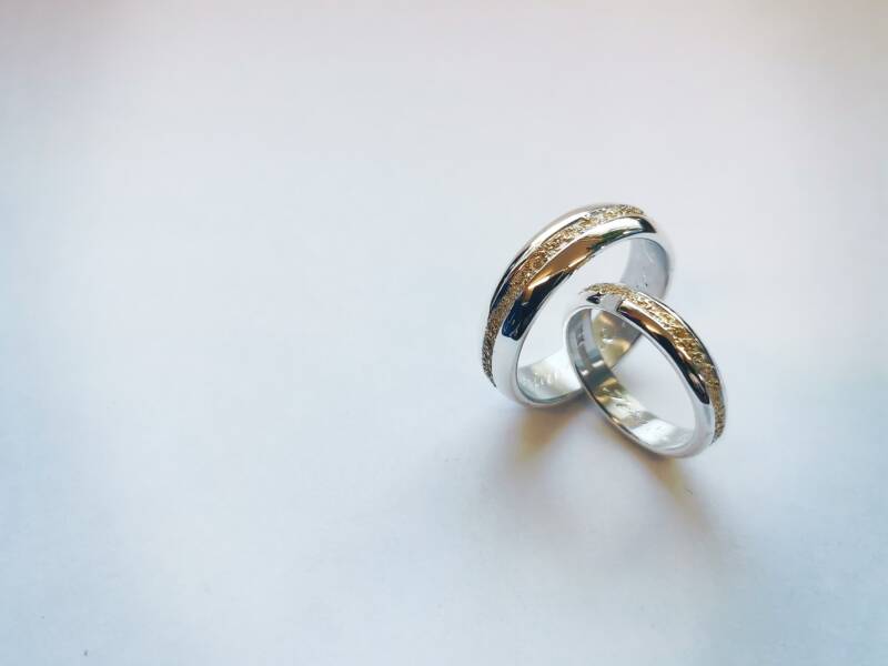 Voit suunnitella Lotan kanssa juuri sinun unelmiesi sormuksen.