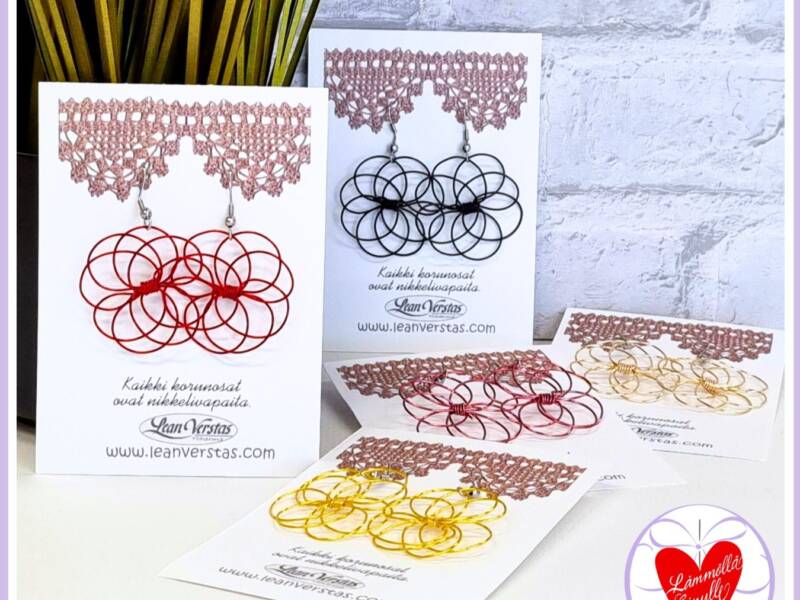 Näyttävät korvakoru kortit.