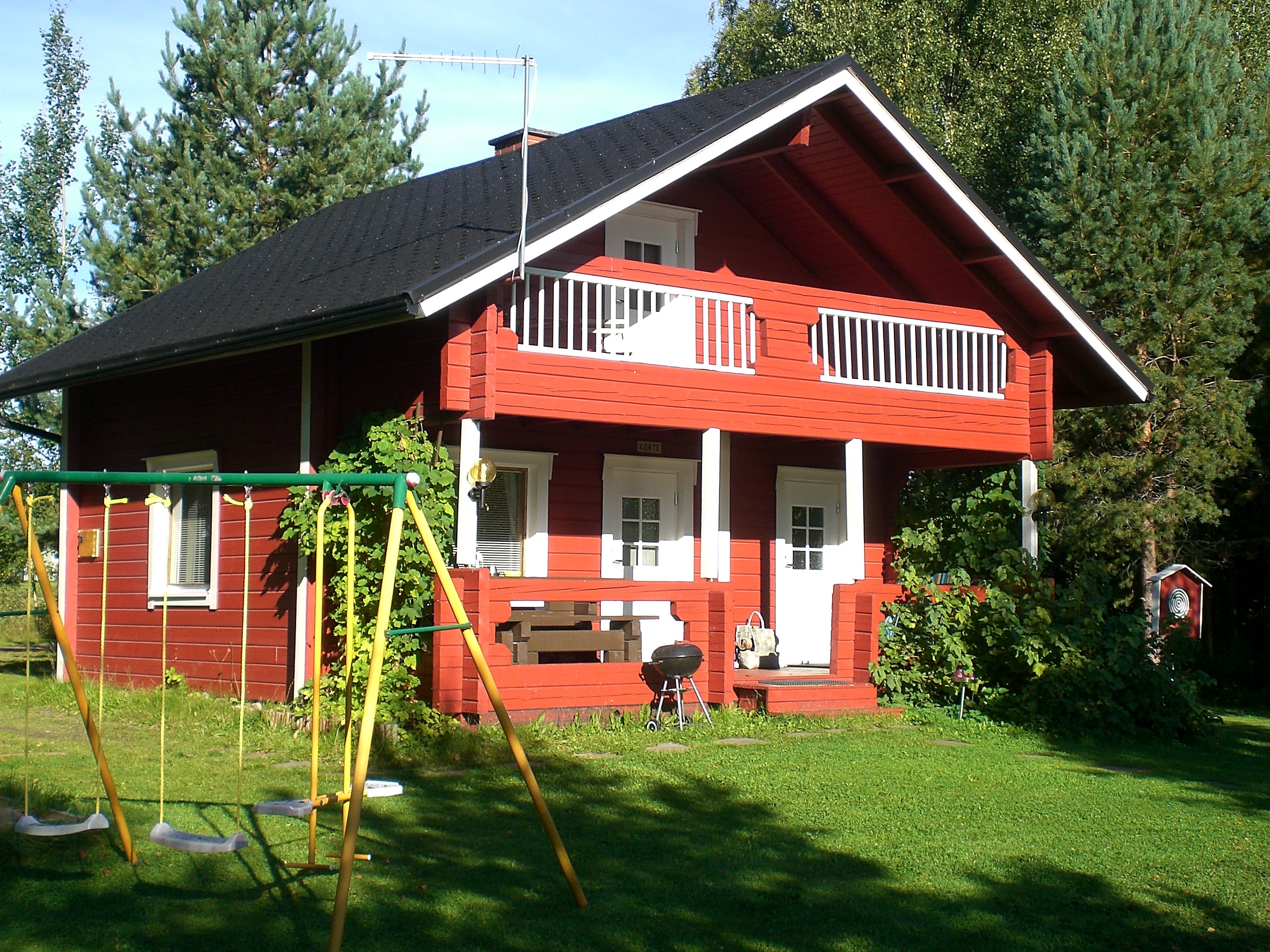 Yksi mökeistä.