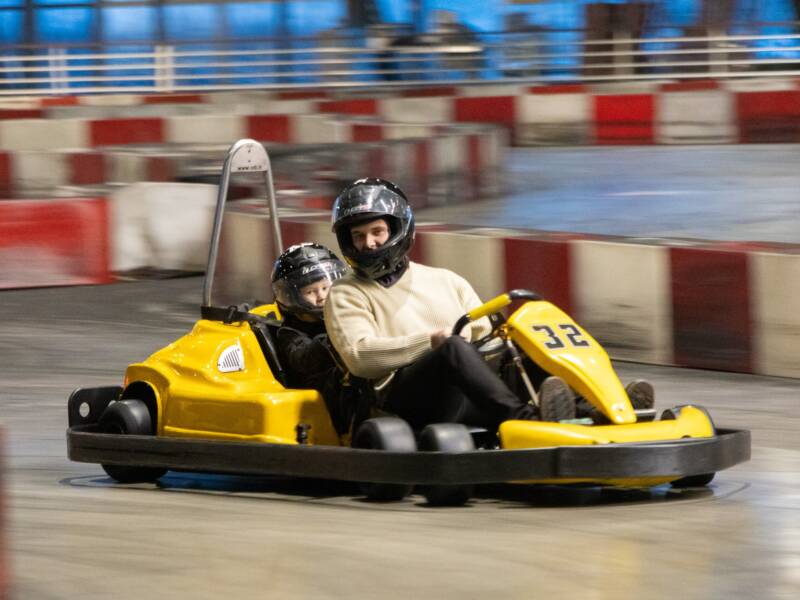 Kartingia sisäradalla, Palace Areenalla.