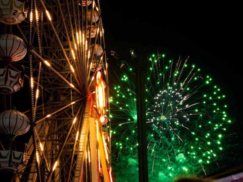 Huvipuistokauden päättäjäisten ilotulitus.