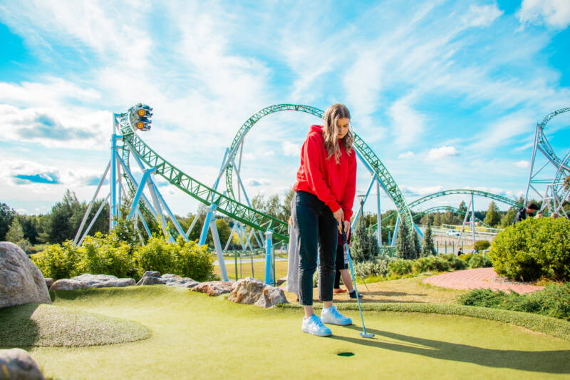 Minigolf huvipuiston sykkeessä.