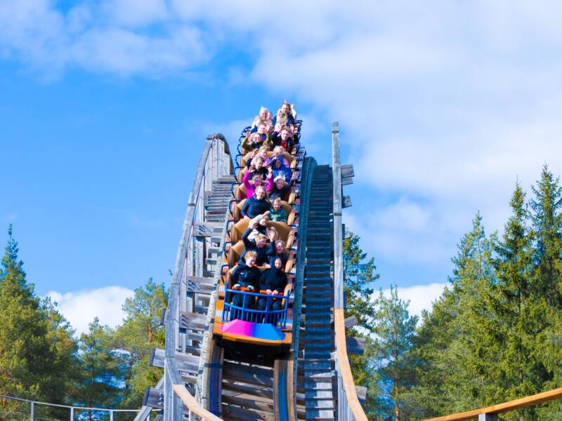 Puinen vuoristorata Thunderbird.