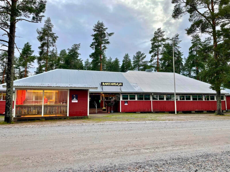 Rantamaja ulkoa.