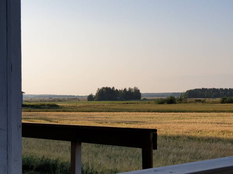 Lakeuksia aittan terassilta.