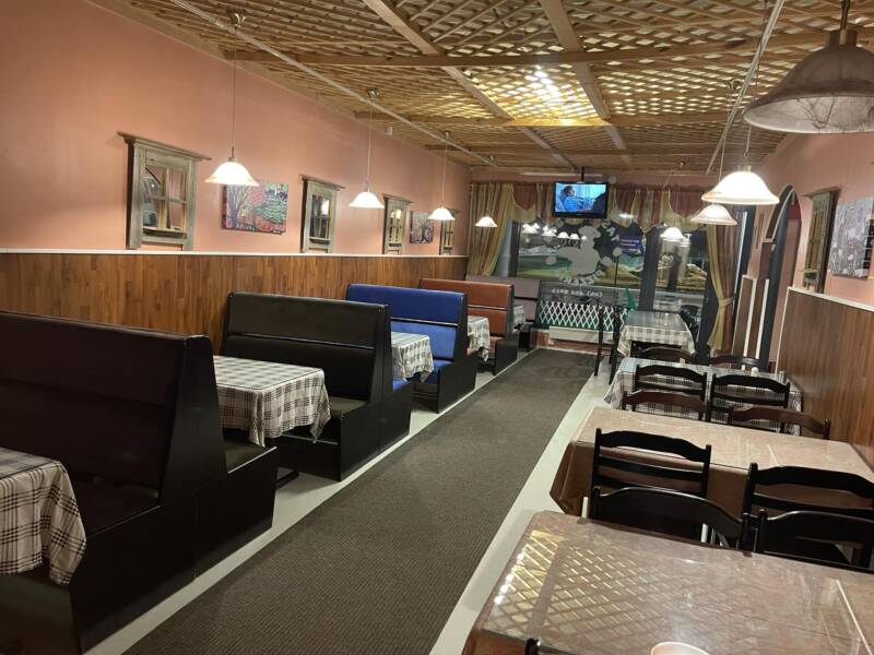 Pizzeria Tasan sisältä.