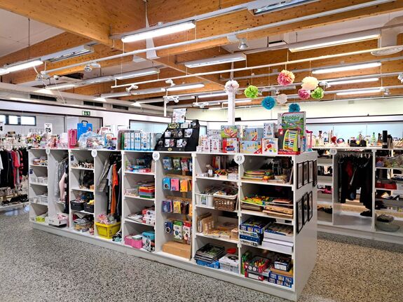 Kirpputorin tavaraa.