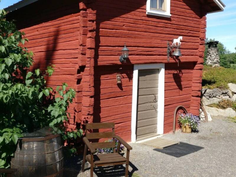 Lapuan Rantakeitaan aitta kunnostettu yöpymispaikaksi.