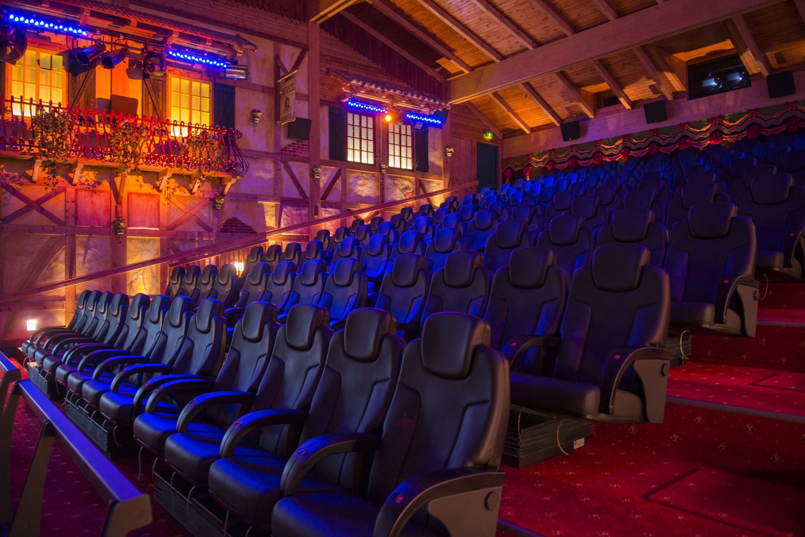 Magnum teatterin katsomo.