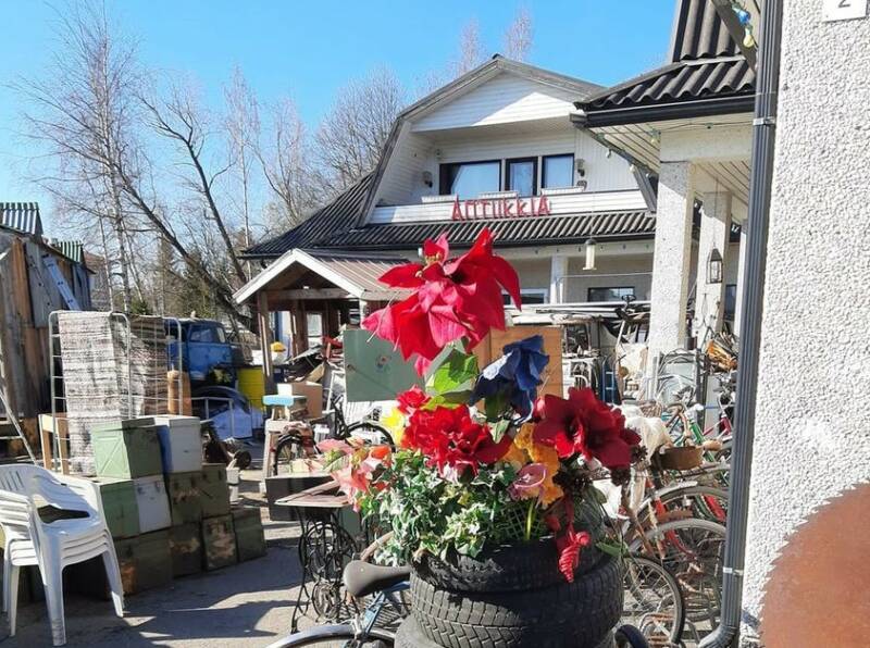 Antiikkia ja aarteita ulkoa.