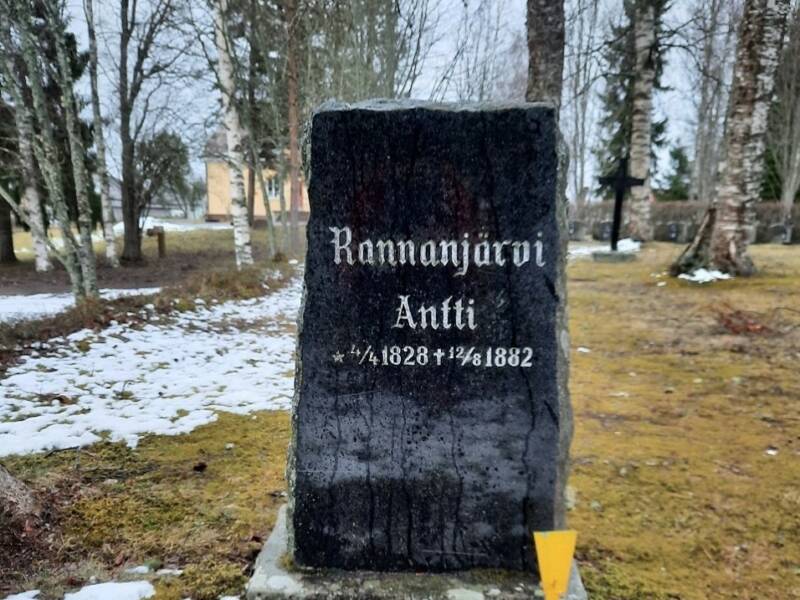 Antti Rannanjärven hautakivi Ylihärmässä.