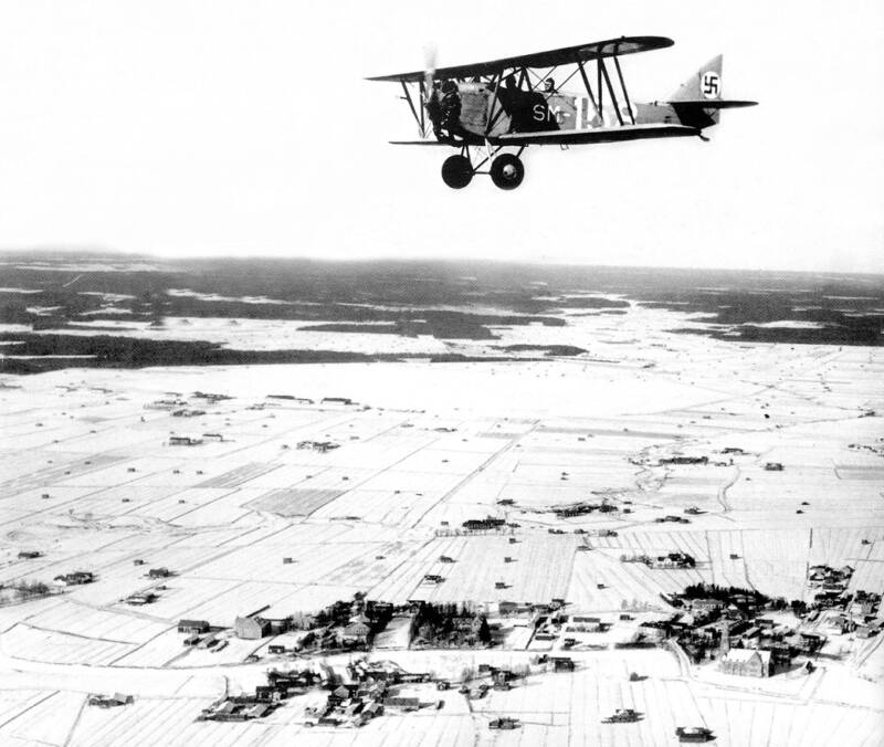 Smolik lentää Kauhavan yllä.