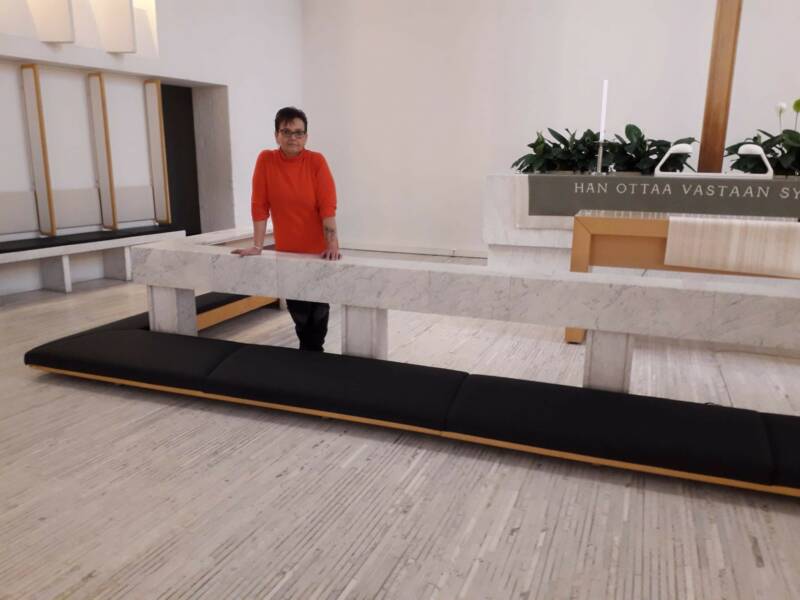 Alttarikaiteen verhoilu.