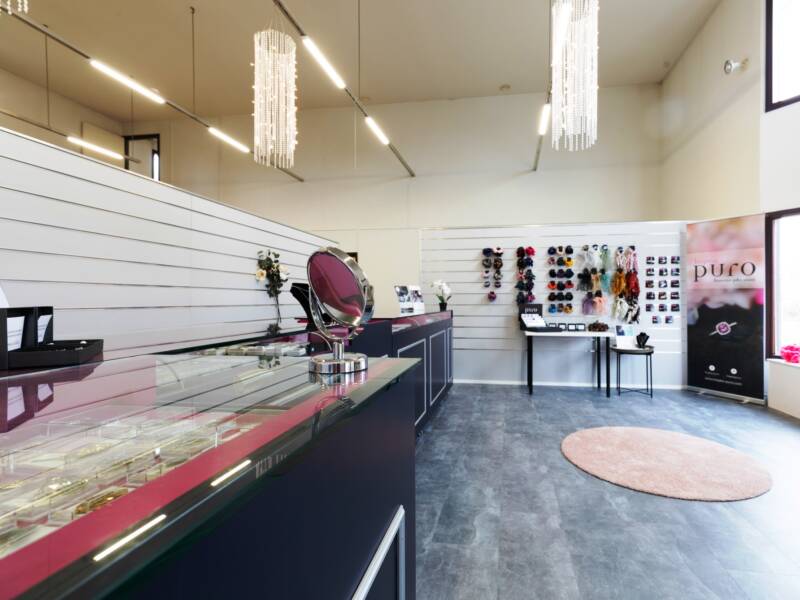 Hopeapuron kauppa Kauhavalla.