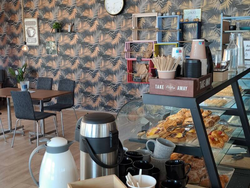 Kahvilassa on panostettu sisustukseen.