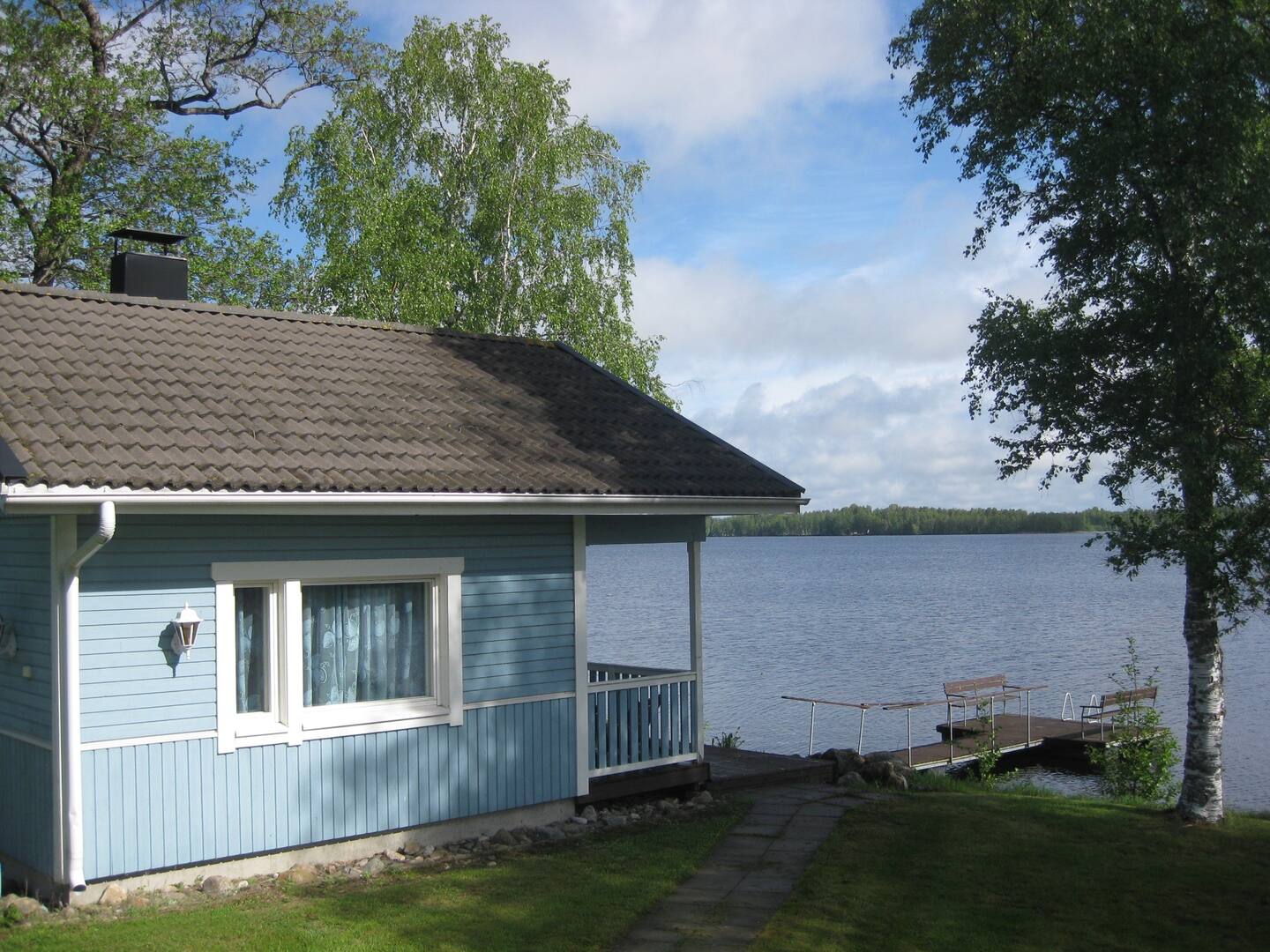 Leppärannan saunarakennus Purmojärven rannalla.