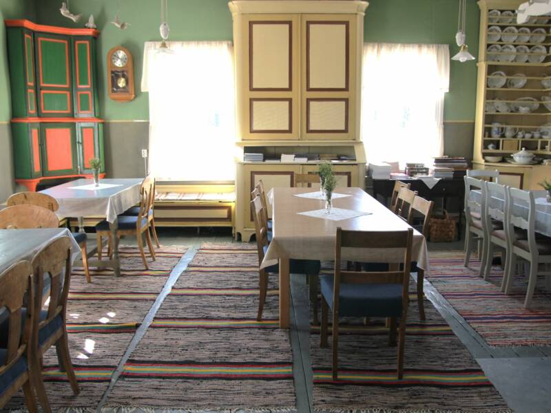 Oikeustalon pääolohuone/kamari.